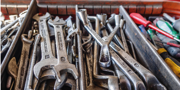 OUTILS INDISPENSABLES POUR UN PLOMBIER